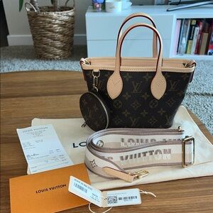 🎀LOUIS VUITTON CROSSBODY STRAP & ROUND COIN PURSE ONLY🎀 NWT! MADE in FRANCE🇫🇷